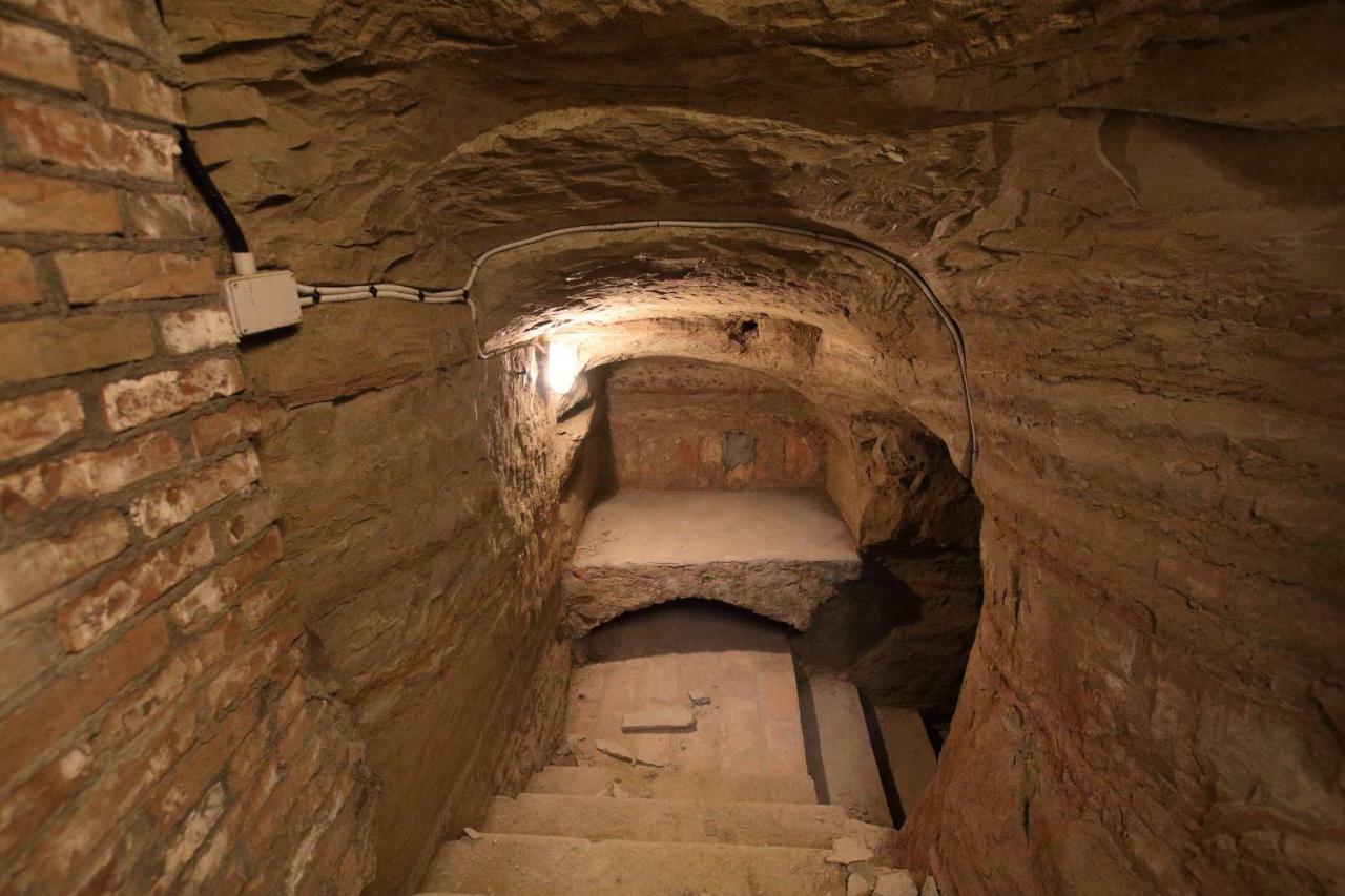 Апарт отель La Rocca Di Efisio Костильоле-д'Астри Экстерьер фото